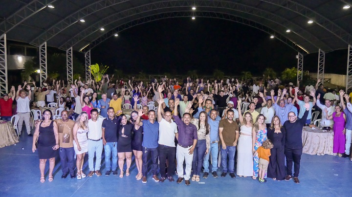 Evento de comemoração do aniversário do deputado Roberto Carlos reúne mais de 500 pessoas; figuras do cenário político também se fizeram presentes