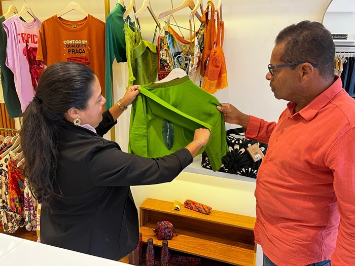 Procon Juazeiro realiza fiscalização em lojas do Centro da cidade e orienta consumidores sobre compras do Dia das Mães