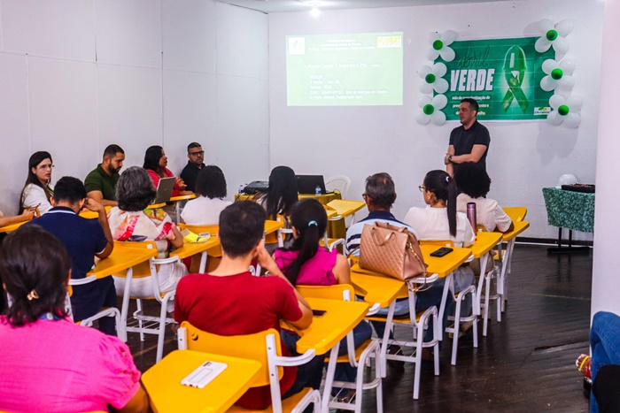 Abril Verde: Prefeitura de Juazeiro realiza palestra sobre segurança física e psicológica no ambiente de trabalho