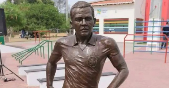 Ministério Público faz recomendação para retirada de estátua de Daniel Alves em Juazeiro